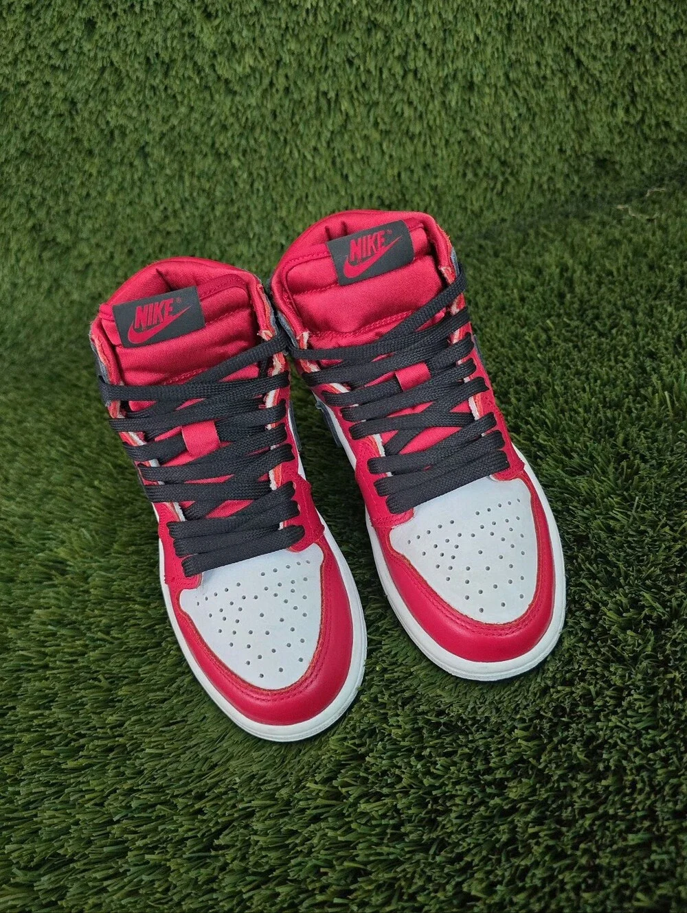 Jordan 1 Retro High Satin 'Snake Chicago'